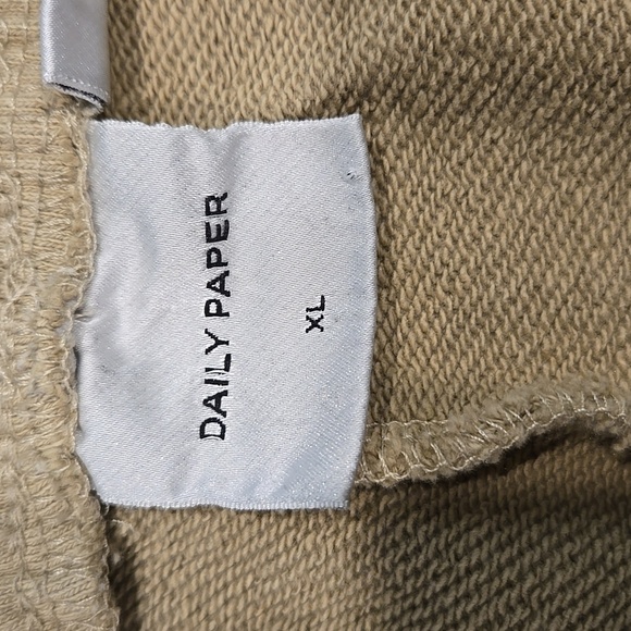 DAILY PAPER MEN'S SCRIPT LOGO SHORT IN TWILL BEIGE. SIZE X-LARGE. - Picture 4 of 11